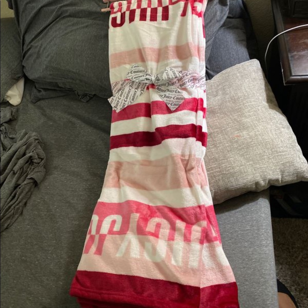 Juicy couture throw blanket